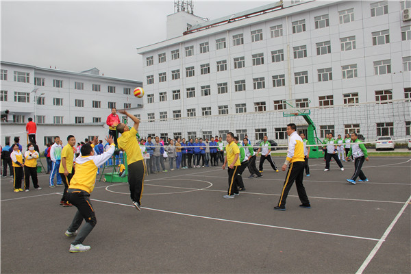 光明集团举办迎“十一”暨庆祝建企三十周年排球比赛